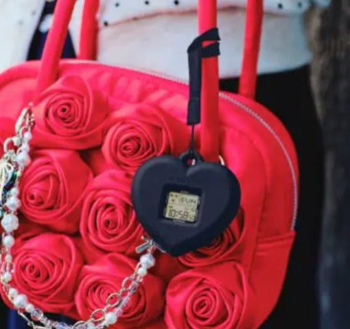 Front view with bag zipped and handles upright.