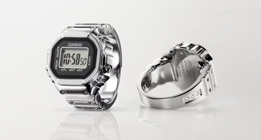 CASIO 50 jähriges Uhren-Jubiläum mit Mini-Digitaluhr als Ring CRW-001-1ER