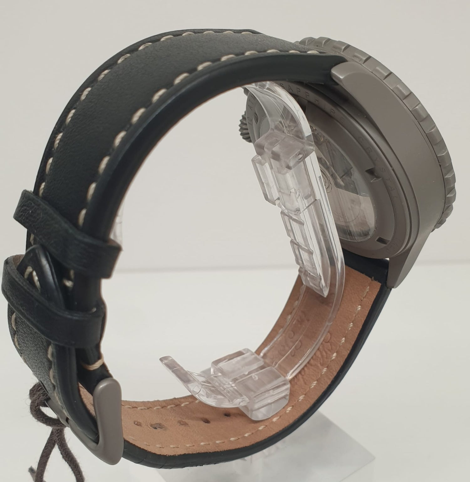 Front view with bag zipped and handles upright.