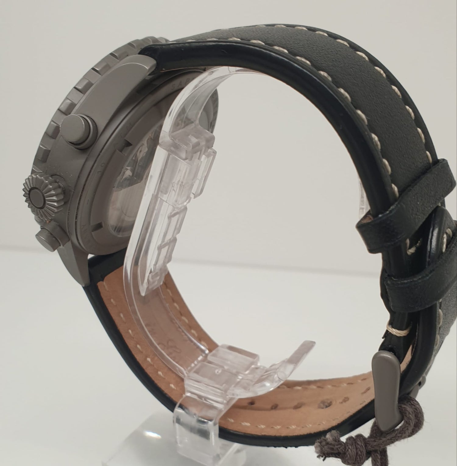 Front view with bag zipped and handles upright.