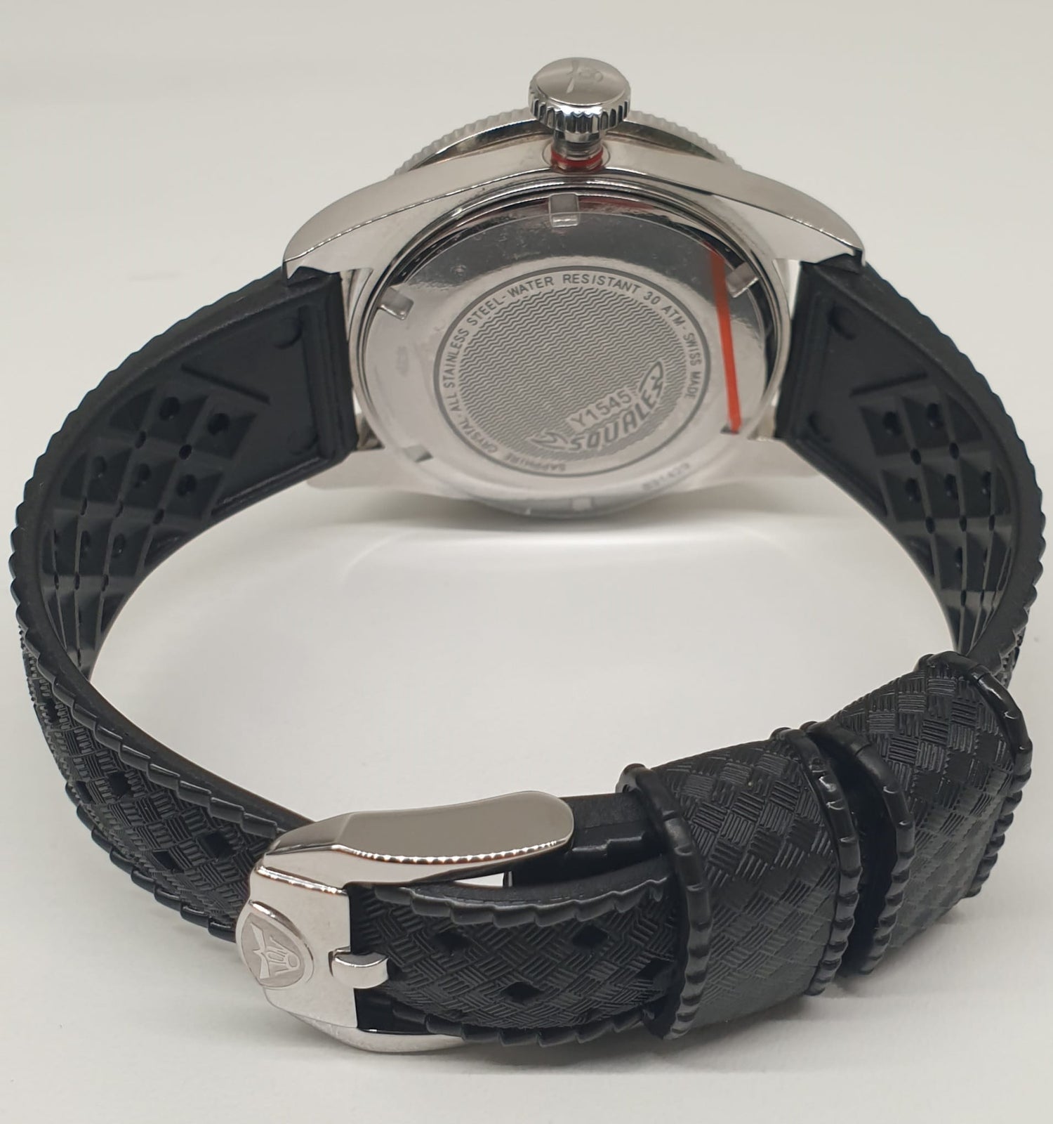 Front view with bag zipped and handles upright.