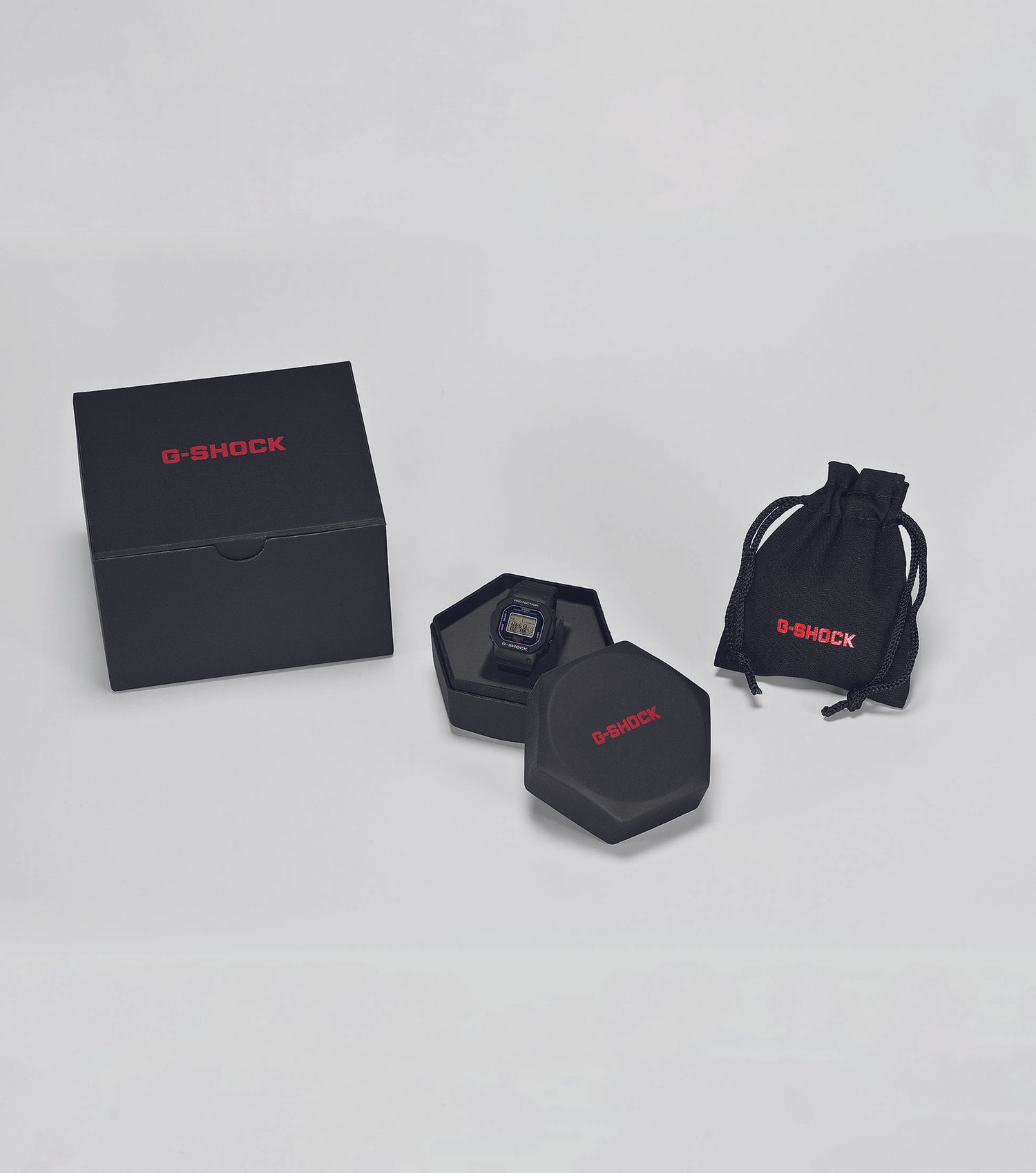 Front view with bag zipped and handles upright.